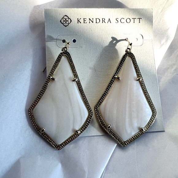 NWT Kendra Scott RARE & Retired Alexandra Earrings White Pearl Yellow Gold W😍W! - Picture 11 of 15